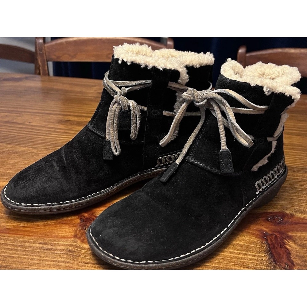 UGG Cove Ankle Boots Women 9 Black Suede Leather Sheepskin Excellent